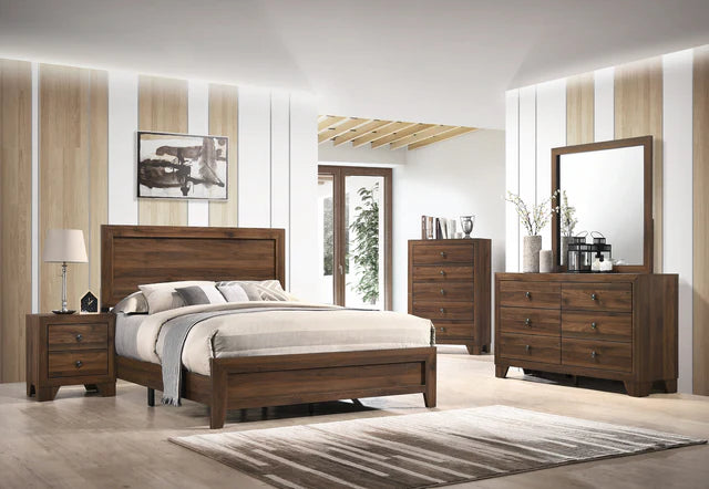 b9250 Millie Cherry Brown Queen Panel Bed